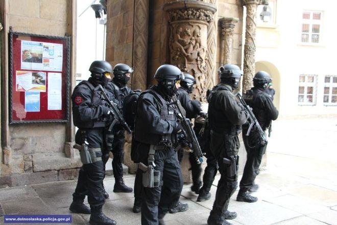 Całodzienne ćwiczenia antyterrorystów i wielu służb we Wrocławiu