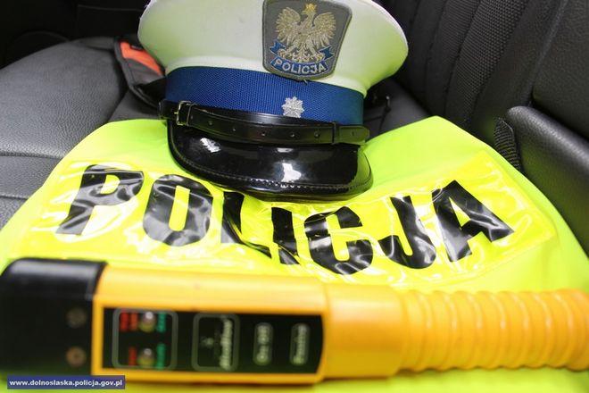 Wrocławscy policjanci znaleźli części z wielu aut kradzionych w Polsce i w Niemczech