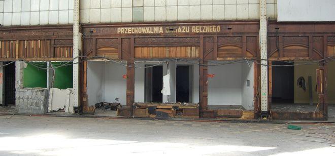 Secesyjne witryny wróciły do holu kasowego Dworca Głównego