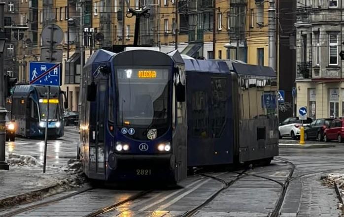 Wrocław: Tramwaj wykoleił się na placu Bema. Są objazdy!