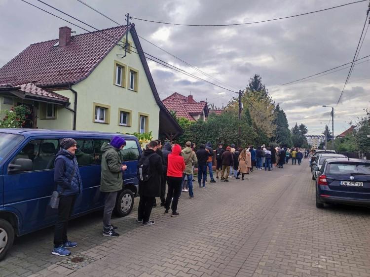 To armia 21 dyrektorów Jacka Sutryka odpowiadała za słynną kolejkę na Jagodnie