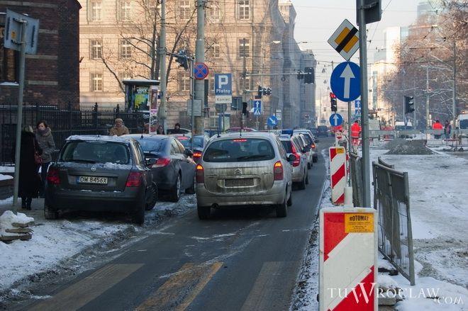 Od soboty wraca ruch na skrzyżowanie Krupniczej z Sądową. Ale tory na Podwalu...