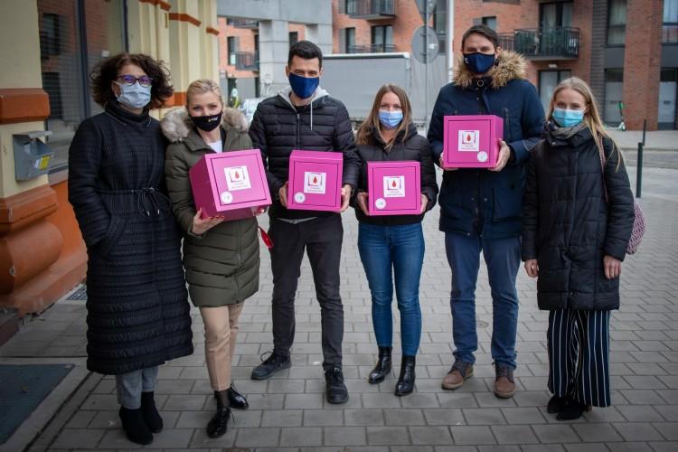 Darmowe podpaski i tampony w budynkach urzędu? Interpelacja do prezydenta