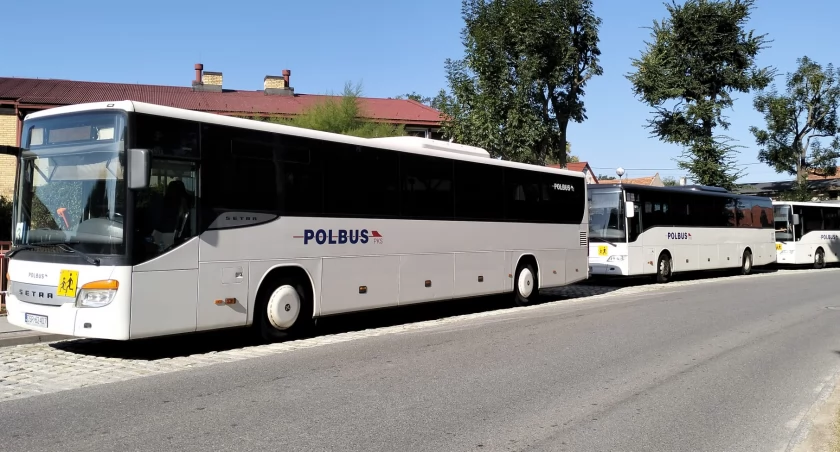 Pod Wrocławiem pasażerowie na żywo sprawdzą, kiedy przyjedzie autobus 