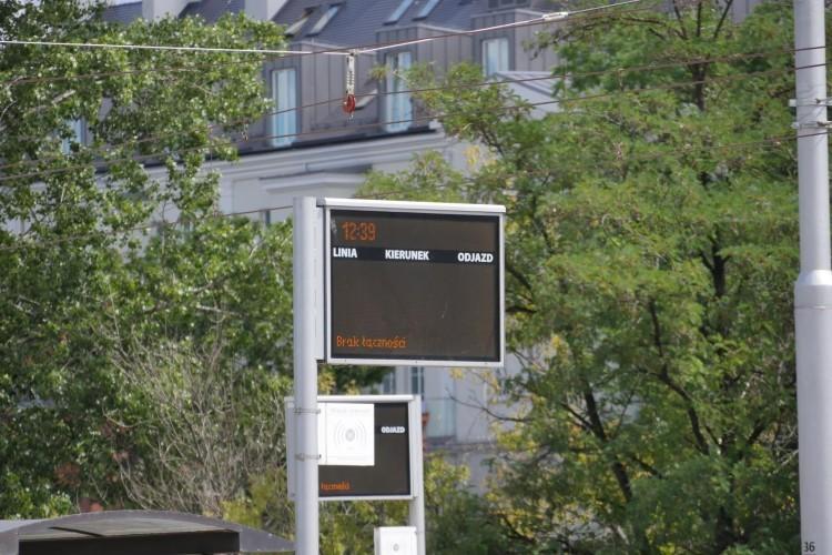 Wrocław: Elektroniczne tablice na przystankach nie informują już o zmianach tras i smogu