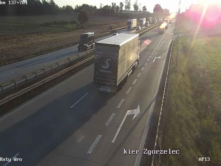 Wypadek na autostradzie A4. Rośnie korek na trasie Wrocław - Legnica