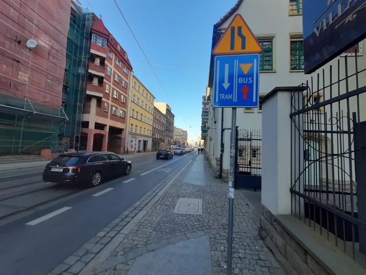 Wrocław wymyśla własne znaki drogowe. Wojewoda: to niebezpieczne!
