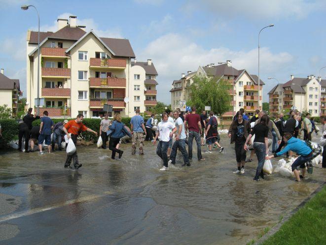 W piątek nad Wrocław i cały region nadciągną ulewy. Czy grozi nam powódź?