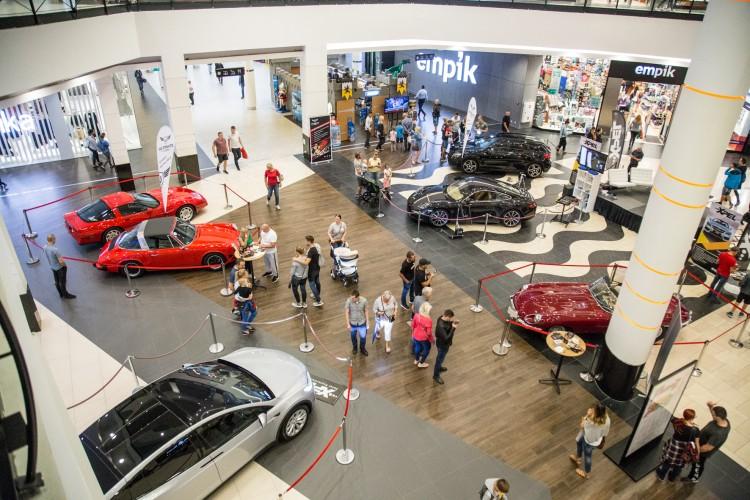 Gratka dla fanów motoryzacji. Wystawa zabytkowych pojazdów w Magnolia Park [ZDJĘCIA]