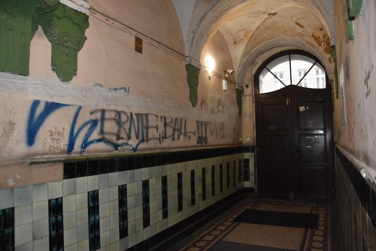 Lokatorzy mieszkań komunalnych bez ogrzewania. Już listopad, a miasto: Sprawdzimy