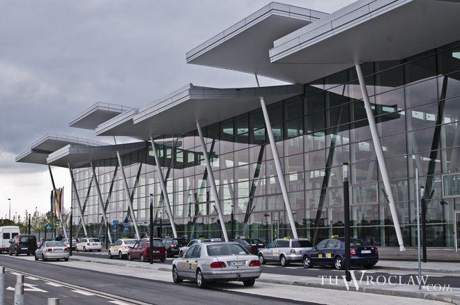 Zatrzymanie na lotnisku. Podczas kontroli wpadł 42-latek z wyrokiem