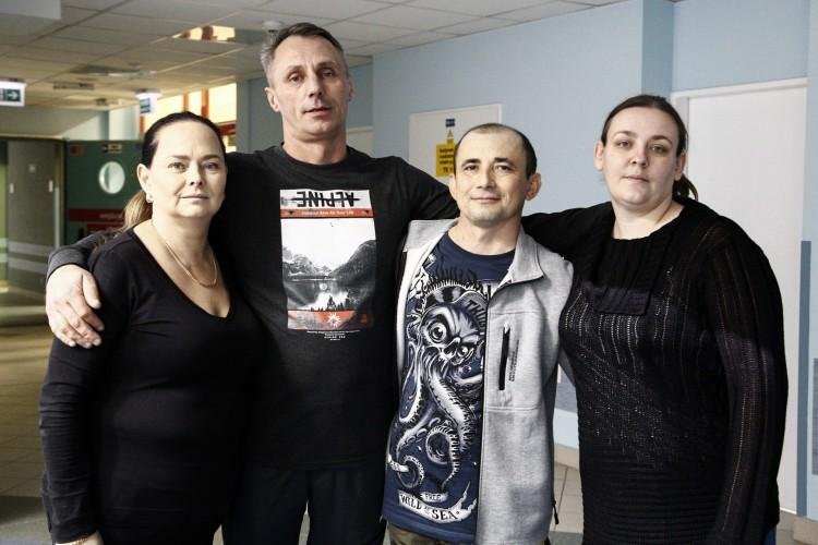 Dwa małżeństwa zdecydowały się na krzyżowy przeszczep nerek [ZDJĘCIA]