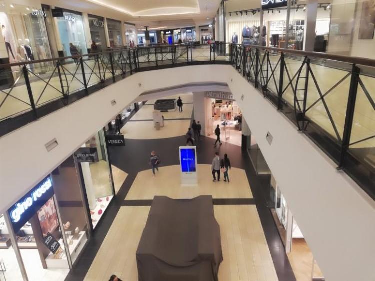 Ewakuacja wrocławskich centrów handlowych. Pirotechnicy szukają bomby