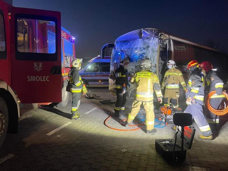 Wypadek autobusu pod Wrocławiem. Wiózł ludzi do pracy