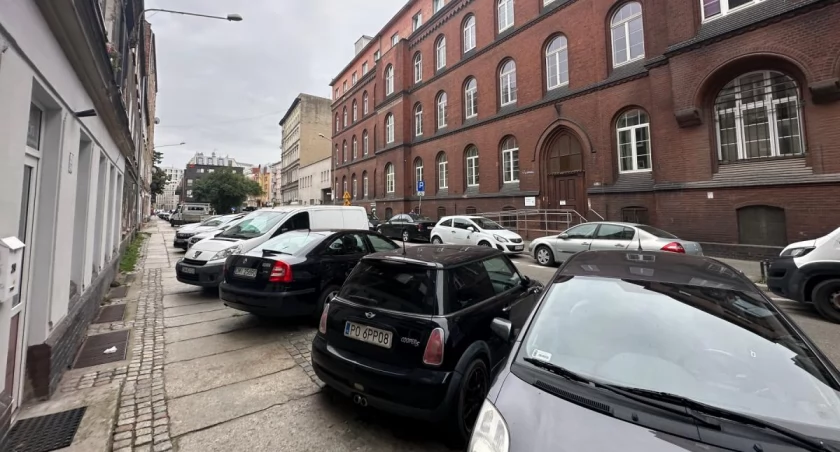 Płatne parkowanie trochę później. Ostatni bastion kierowców zostaje na dłużej