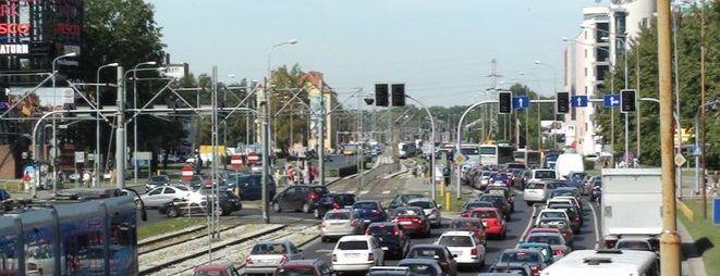 Zderzenie dwóch autobusów na Legnickiej. Są poszkodowani i utrudnienia