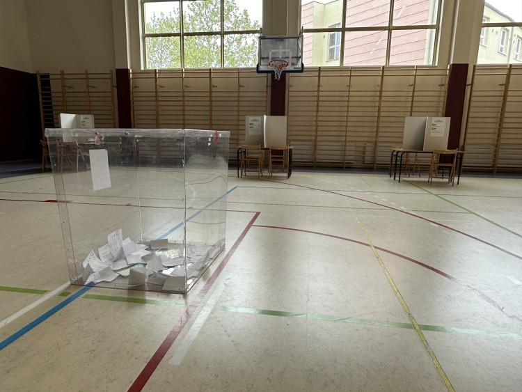 Wybory we Wrocławiu - trwa druga tura głosowania. W lokalach pustki