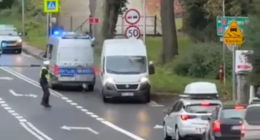 Szaleńczy pościg na Dolnym Śląsku. Kierowca ominął kolczatkę, padły strzały