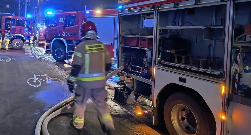 Tragiczny pożar w kamienicy na Brochowie. Nie żyje mężczyzna