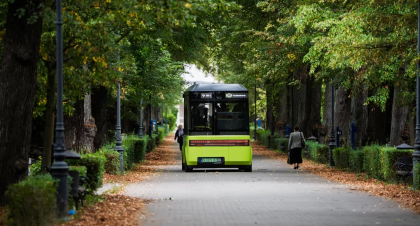Od środy po Cmentarzu Osobowickim będzie kursował bezpłatny bus bez kierowcy 