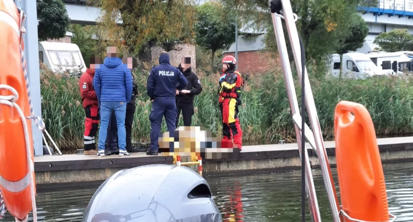 Martwy człowiek w Odrze we Wrocławiu. Ciało dryfowało przy marinie