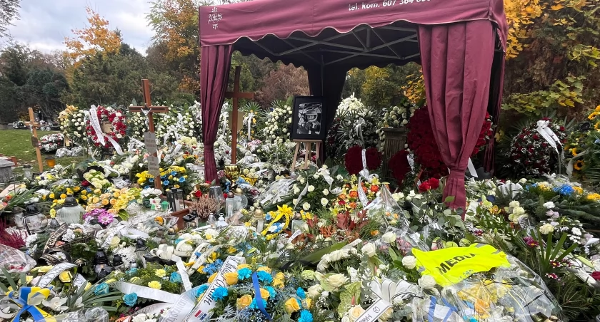 Rajdowiec spoczął w Alei Zasłużonych we Wrocławiu. Jego grób utonął w morzu kwiatów