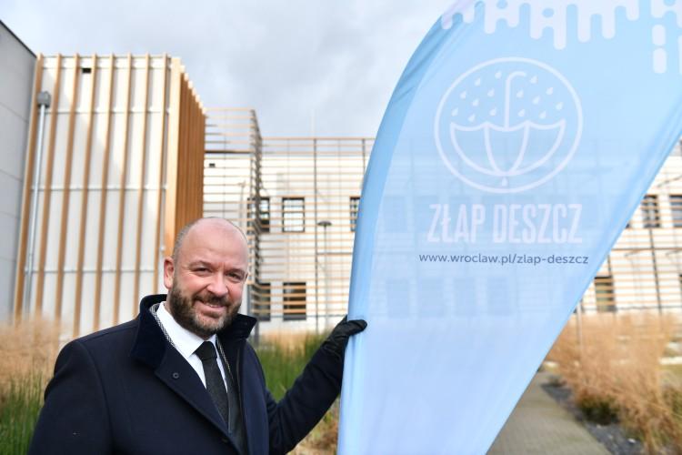 Wrocławski magistrat da mieszkańcom pół miliona złotych na łapanie deszczówki