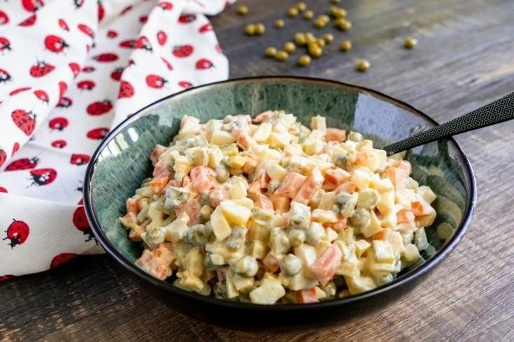 Uwaga! Salmonella w sałatce jarzynowej. Lepiej tego nie jedz