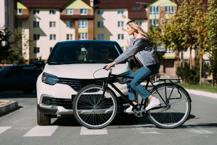 Rowerzysta królem szos. Co mu wolno, a co mu się tylko wydaje? Oto aktualne przepisy