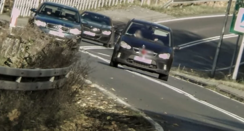Z prędkością prawie 100 km/h wyprzedzał na pasach i to autem z łysymi oponami. Efekt?