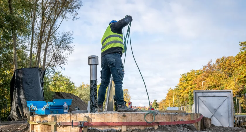 Duża awaria wodociągowa. Ulica Metalowców zalana. Sprawdźcie, gdzie nie ma wody