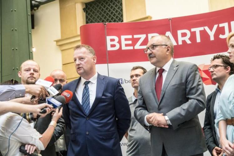 Bezpartyjni Samorządowcy podjęli decyzję. Do wyborów idą bez Kukiza i PSL-u