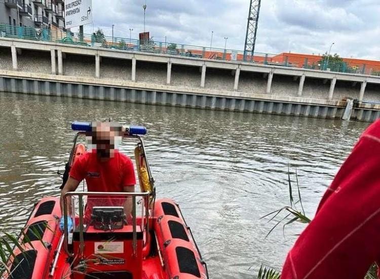 Wrocław: Dziewczynka zgubiła się na wyspie. Sama zadzwoniła pod 112