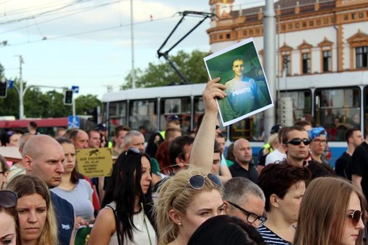 Mężczyzna, który nagrywał zatrzymanie Stachowiaka, uniewinniony przez sąd