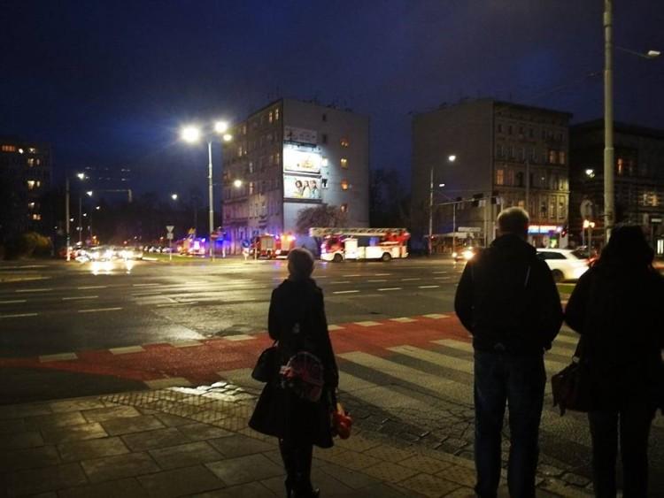 Interwencja straży pożarnej na Szpitalnej. Utrudnienia dla kierowców