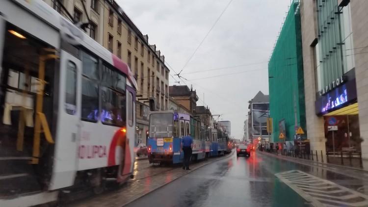 Awaria zwrotnicy przy NOT. Objazdy dla tramwajów [ZDJĘCIA]