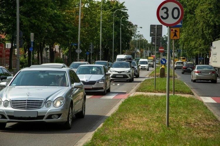 Wrocław: Zmiany na trzech przejściach dla pieszych. Będzie nowa sygnalizacja świetlna