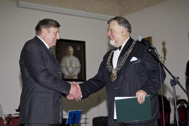 Generał Mirosław Hermaszewski uhonorowany we Wrocławiu za popularyzację wszechświata