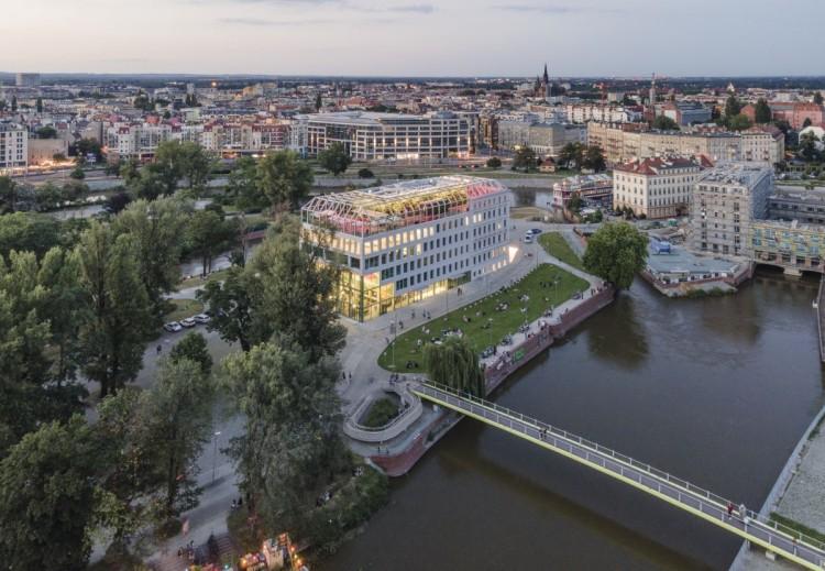 Nowy wrocławski budynek w prestiżowym konkursie. Można na niego głosować [ZDJĘCIA]