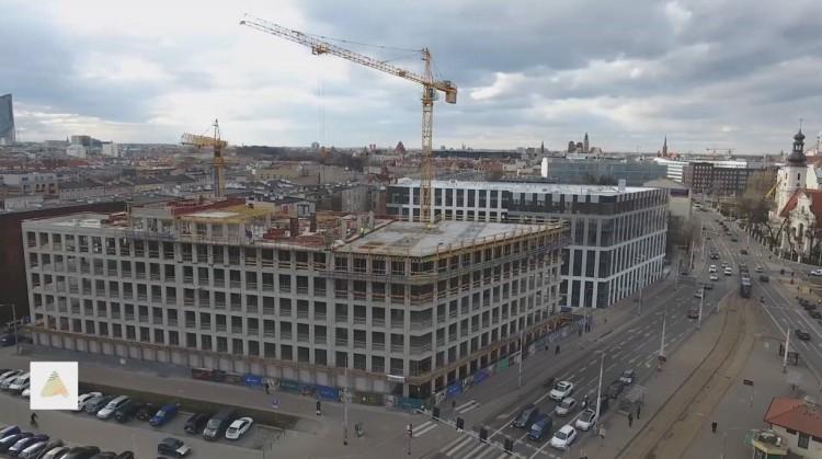 Nowy biurowiec na Przedmieściu Oławskim w większości wynajęty