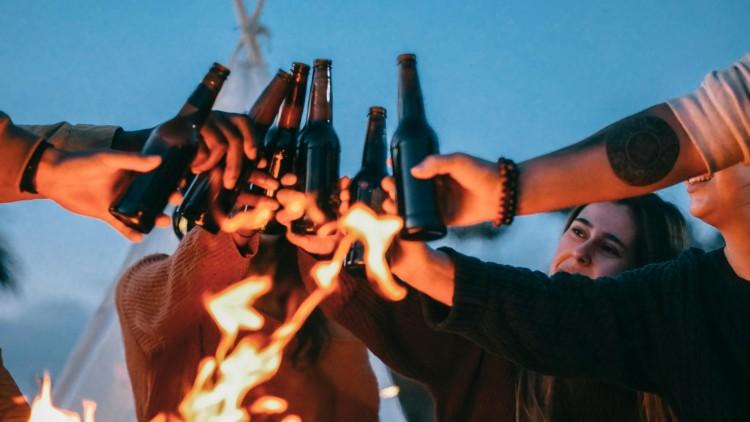 Alkohol pod chmurką we Wrocławiu. Te osiedla mają najwięcej zgłoszeń