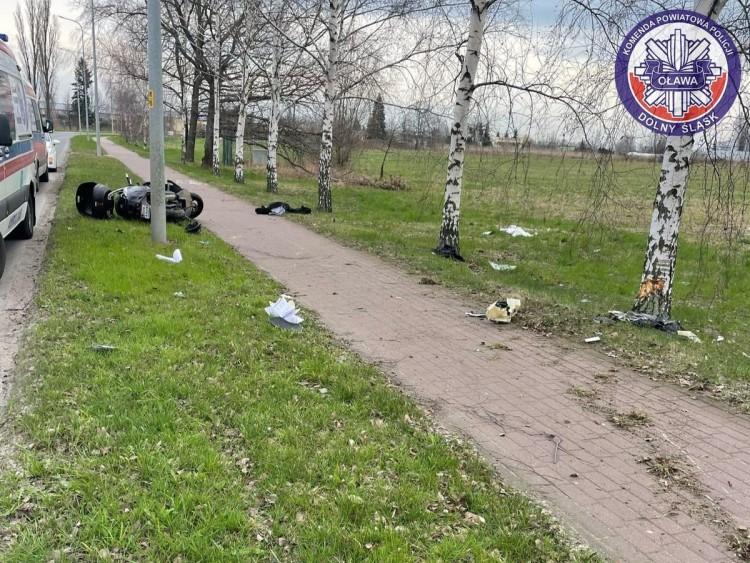 Śmiertelny wypadek motocyklisty. Leżące na trawniku ofiary znaleźli przechodnie