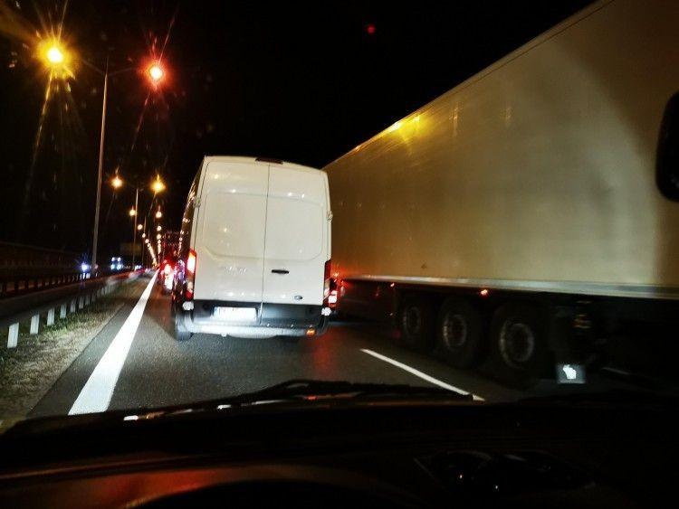 Wypadek trzech samochodów na A4. Utrudnienia w kierunku granicy