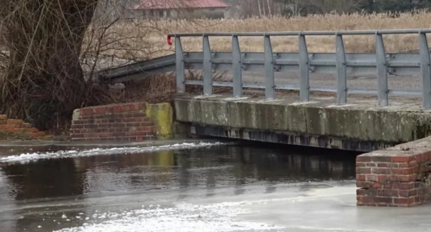 Pada już drugi dzień. Woda na Ślęzie pod Wrocławiem przekroczyła stan alarmowy 
