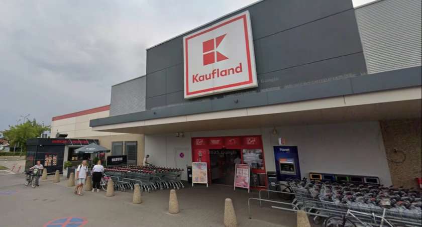 Tragedia przed Kauflandem. Nie żyje klient sklepu