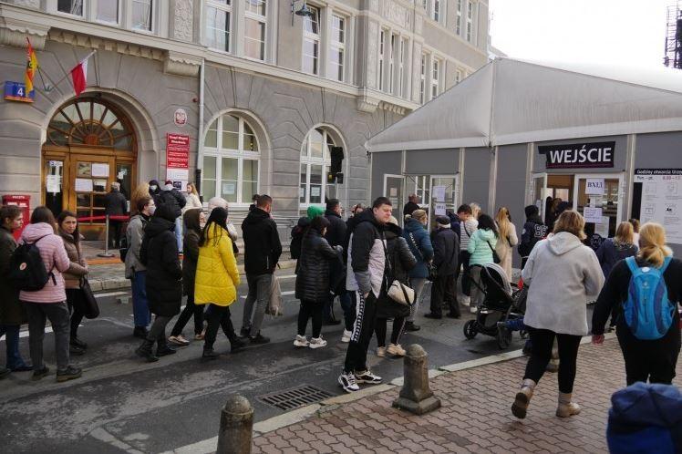 2400 zł na utrzymanie Ukraińca. To trzeba wiedzieć, by dostać pieniądze