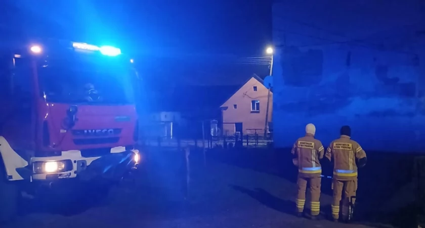 Tragiczny pożar mieszkania. Człowiek zginął przez dym z płonącego krzesła