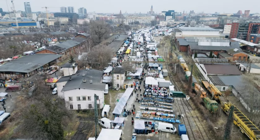 PKP: trwają rozmowy o zamknięciu targowiska na Dworcu Świebodzkim