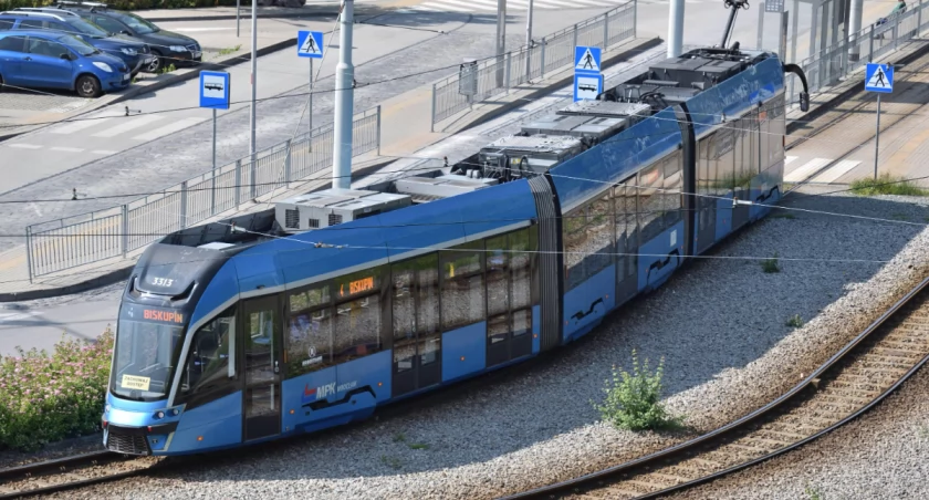 Tak pojedzie tramwaj na Klecinę. Mieszkańcy chcą też mostu dla samochodów