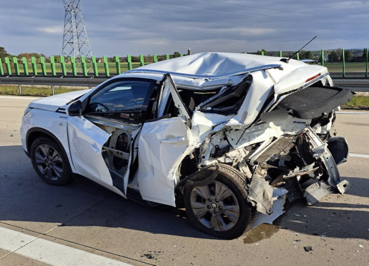 Wypadek na A4. Ranne dwie osoby